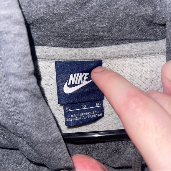 Men’s Nike Hoodie - Picture 3 of 4